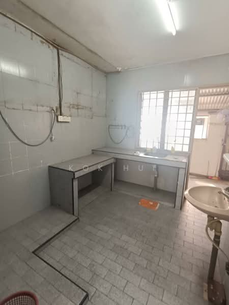 2-storey Terraced House for Sale in Taman Desa Cemerlang (Ulu Tiram) - Kok Hui - Kitchen - PropertyGuru.com.my