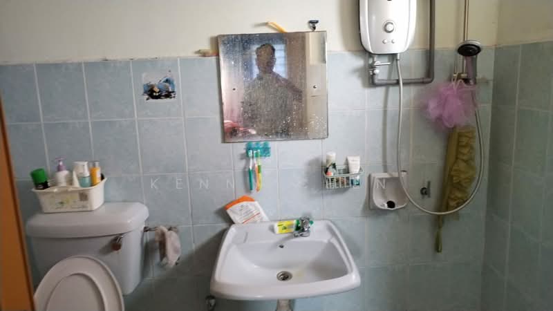 Apartment for Sale at Anggerik Villa 2 - Kenny Chen - Bathroom - PropertyGuru.com.my