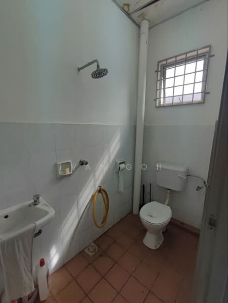 Kedai untuk Dijual di Taman Cheng Perdana (Cheng) - Ivan Goh - Bathroom - PropertyGuru.com.my