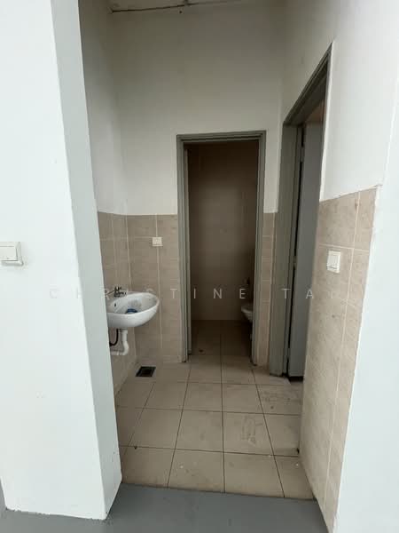 Kedai / Pejabat untuk Disewa di Shah Alam (Selangor) - Christine Tan - Bathroom - PropertyGuru.com.my
