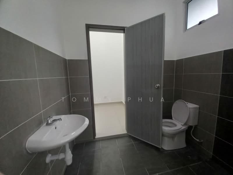 2-storey Terraced House for Rent in Johor Bahru (Johor) - Tommy Phua - Bathroom - PropertyGuru.com.my