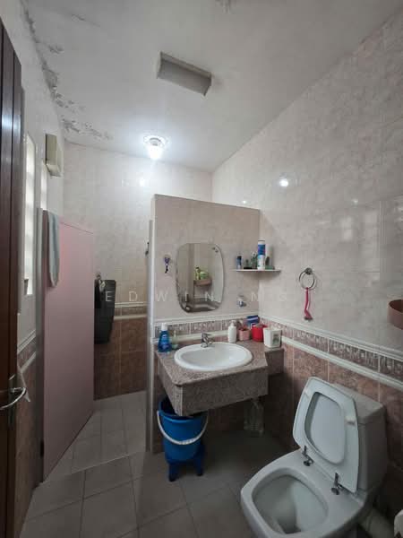 Rumah Berkembar untuk Dijual di Tanjung Bungah (Penang) - Edwin Ng - Bathroom - PropertyGuru.com.my