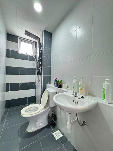 Pangsapuri untuk Dijual di Camellia Residence - Grace Chiew - Bathroom - PropertyGuru.com.my