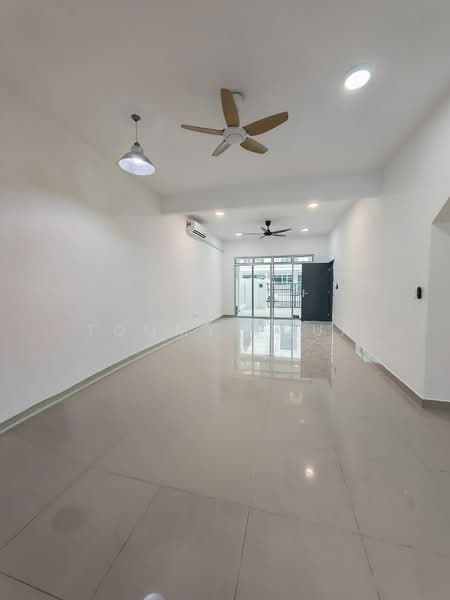 Terraced House for Rent in Bandar Dato Onn (Tebrau) - Tommy Phua - Living Room - PropertyGuru.com.my