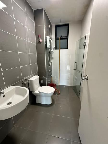 Pangsapuri untuk Dijual di The Platino Serviced Apartment - Azlan Ismail aiproperty - Bathroom - PropertyGuru.com.my