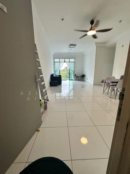 Pangsapuri untuk Dijual di The Platino Serviced Apartment - Azlan Ismail aiproperty - Living Room - PropertyGuru.com.my