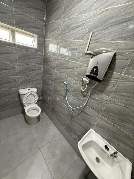 2-storey Terraced House for Sale in Taman Ungku Tun Aminah (Skudai) - Grace Chiew - Bathroom - PropertyGuru.com.my