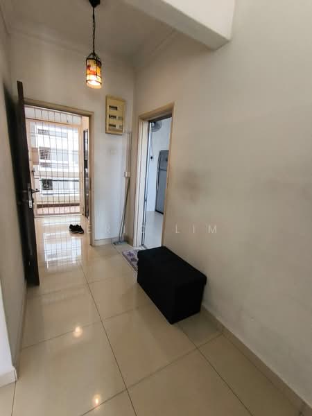Kondominium untuk Disewa di Mutiara Oriental - Eric Lim - Corridor - PropertyGuru.com.my