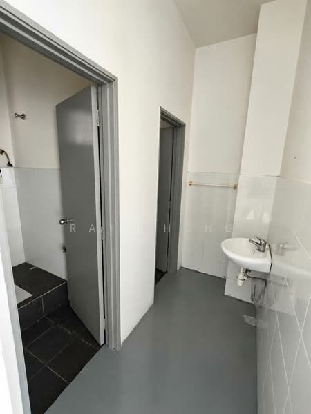 Kedai untuk Disewa di Balakong (Cheras) - Ray Chong - Bathroom - PropertyGuru.com.my