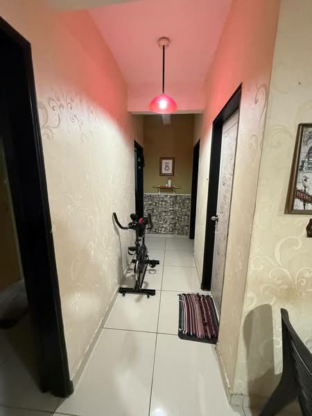 Pangsapuri untuk Dijual di Sri Putra Apartment - ALHAFIZ AZIS - Corridor - PropertyGuru.com.my