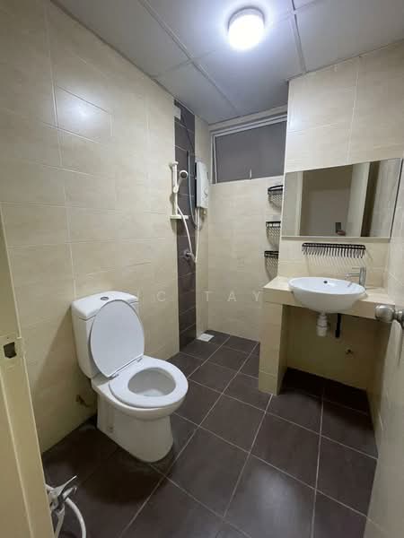 Kondominium untuk Disewa di Cova Suites - JC Tay - Bathroom - PropertyGuru.com.my
