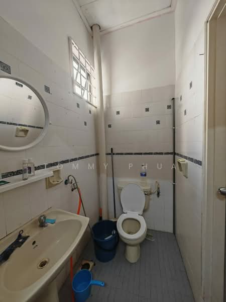 2-storey Terraced House for Rent in Taman Daya (Johor Bahru) - Tommy Phua - Bathroom - PropertyGuru.com.my