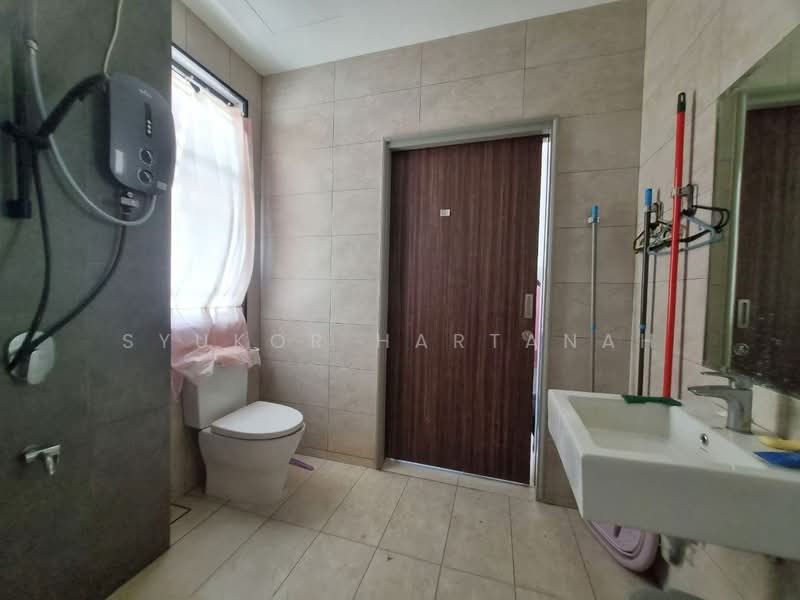 Terraced House for Sale in Elmina (Shah Alam) - Syukor Hartanah - Bathroom - PropertyGuru.com.my