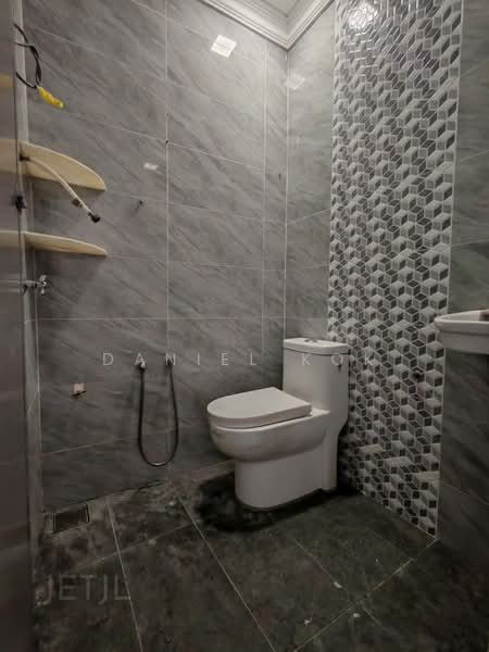 1-storey Terraced House for Sale in Taman Pendamar Indah (Klang) - Daniel Kok - Bathroom - PropertyGuru.com.my