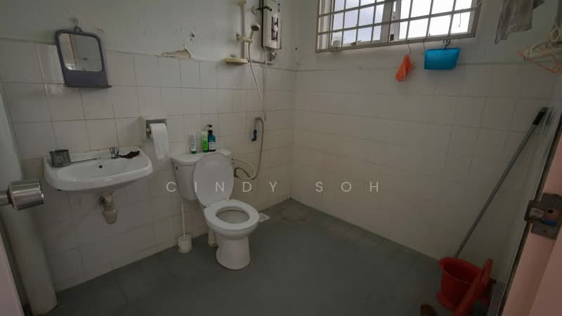 Rumah Teres 2 Tingkat untuk Dijual di Taman Megah Ria (Masai) - Cindy Soh - Bathroom - PropertyGuru.com.my