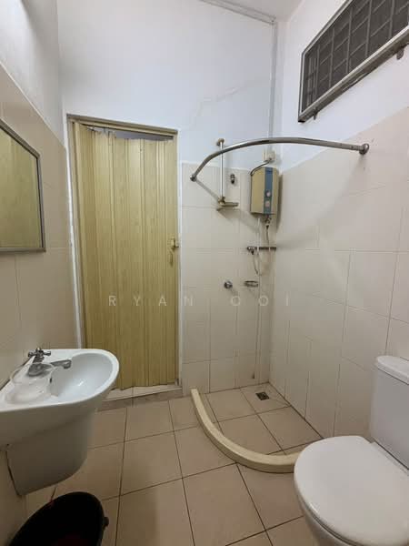 2-storey Terraced House for Sale in Taman Desa Seraya (Alor Setar) - Ryan Ooi - Bathroom - PropertyGuru.com.my