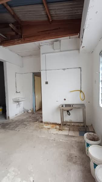 Kedai untuk Dijual di Bandar Baru Kundang (Rawang) - Yik Chan - Interior - PropertyGuru.com.my