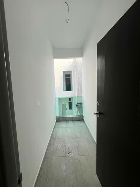 Cluster House for Rent in Taman Bestari Indah (Ulu Tiram) - Nick Low - Corridor - PropertyGuru.com.my