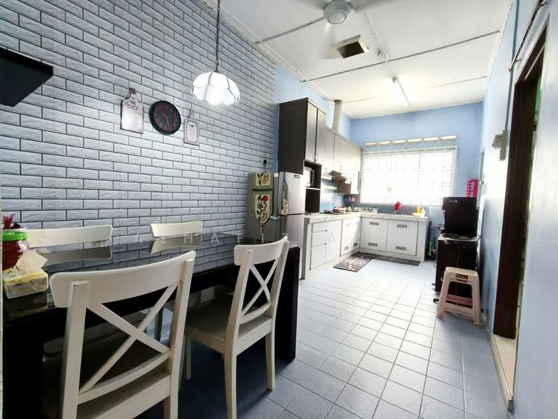 Rumah Teres 1 Tingkat untuk Dijual di Taman Pulai Emas (Kulai) - ALHAFIZ AZIS - Kitchen - PropertyGuru.com.my