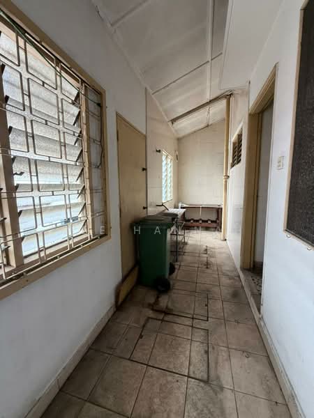 Rumah Teres 1 Tingkat untuk Dijual di Happy Garden (Kuchai Lama) - Lee Hannah - Corridor - PropertyGuru.com.my