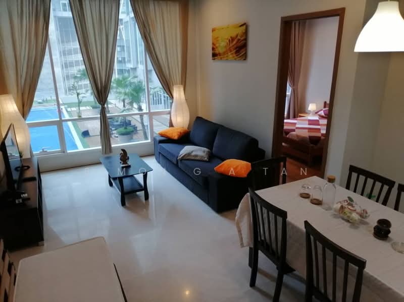 Kondominium untuk Dijual di Soho Suites Serviced Residence @ KLCC - Simon G A Tan - Large 3 seater sofa overlooking pool, spacious mater room, dining area - PropertyGuru.com.my