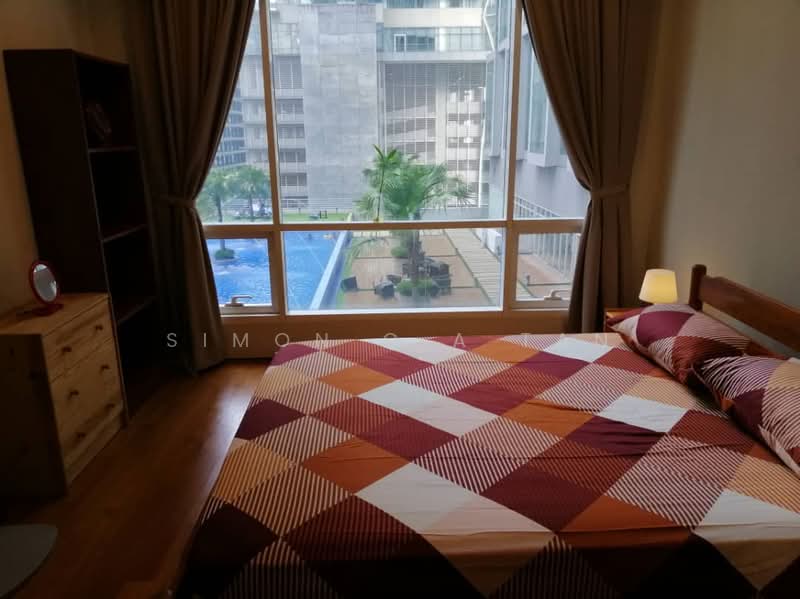 Kondominium untuk Dijual di Soho Suites Serviced Residence @ KLCC - Simon G A Tan - enjoy pool view from master room bed - PropertyGuru.com.my