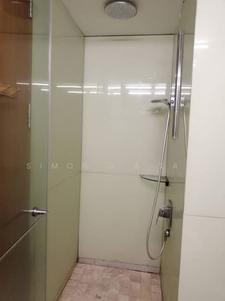 Kondominium untuk Dijual di Soho Suites Serviced Residence @ KLCC - Simon G A Tan - hot water rain shower and hand held shower - PropertyGuru.com.my