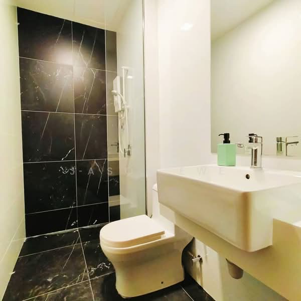 Servis Apartment untuk Dijual di Beacon Executive Suites - Jason Ewe - Bathroom - PropertyGuru.com.my