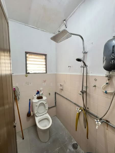 Rumah Teres 2 Tingkat untuk Disewa di Kepong Baru (Kepong) - Kim Meng Lew - Bathroom - PropertyGuru.com.my
