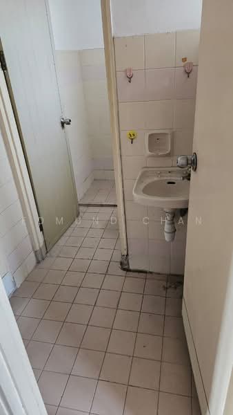 Rumah Teres untuk Dijual di Usj 2 (Subang Jaya) - Edmund Chan - Bathroom - PropertyGuru.com.my