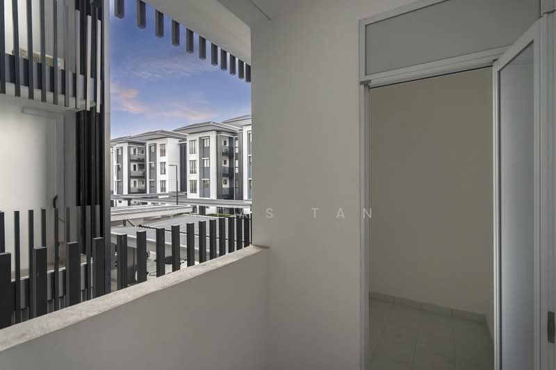 Townhouse for Sale in Setia Alam (Selangor) - Vitas Tan - Balcony - PropertyGuru.com.my