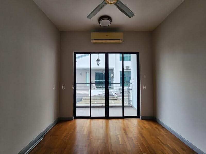 Rumah Berkembar untuk Dijual di Bukit Jelutong (Shah Alam) - Zuraini Soh - Balcony - PropertyGuru.com.my