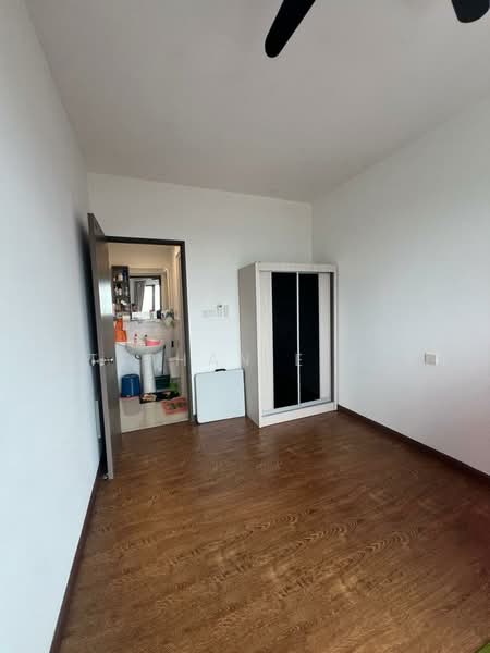 Kediaman Servis untuk Dijual di Country Garden Central Park - Stephanie Yap - Bedroom - PropertyGuru.com.my