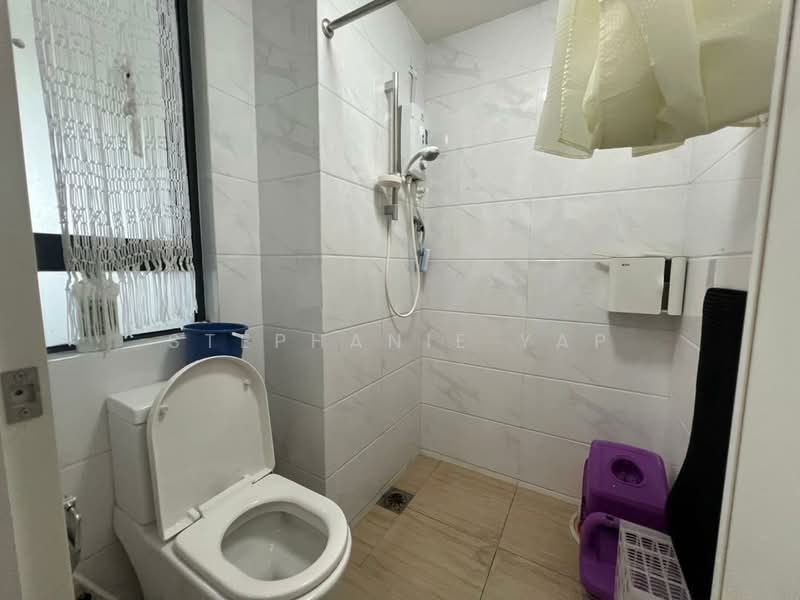 Kediaman Servis untuk Dijual di Country Garden Central Park - Stephanie Yap - Bathroom - PropertyGuru.com.my