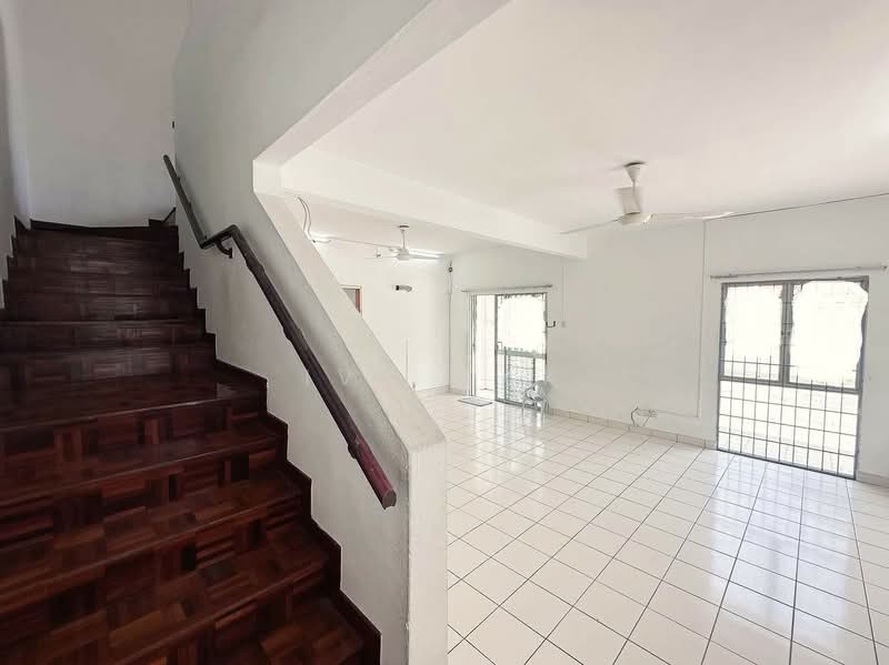 Rumah Teres 2-Tingkat untuk Disewa di Kota Kemuning (Shah Alam) - Ivy Mak - Living Room - PropertyGuru.com.my