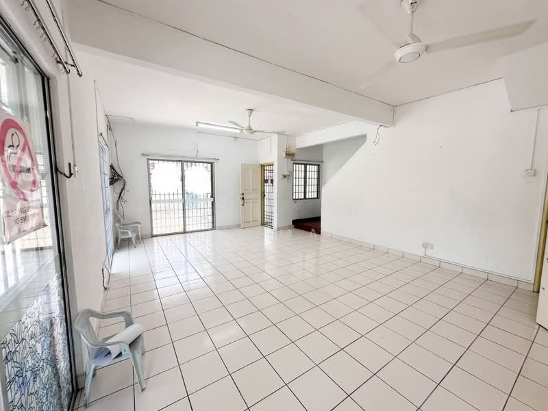 Rumah Teres 2-Tingkat untuk Disewa di Kota Kemuning (Shah Alam) - Ivy Mak - Living Room - PropertyGuru.com.my