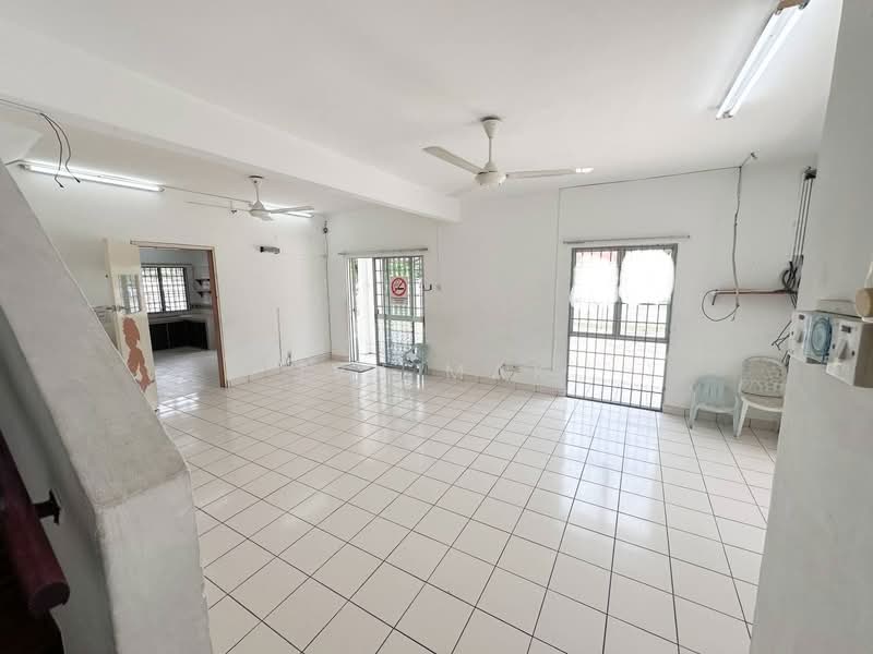 Rumah Teres 2-Tingkat untuk Disewa di Kota Kemuning (Shah Alam) - Ivy Mak - Living Room - PropertyGuru.com.my