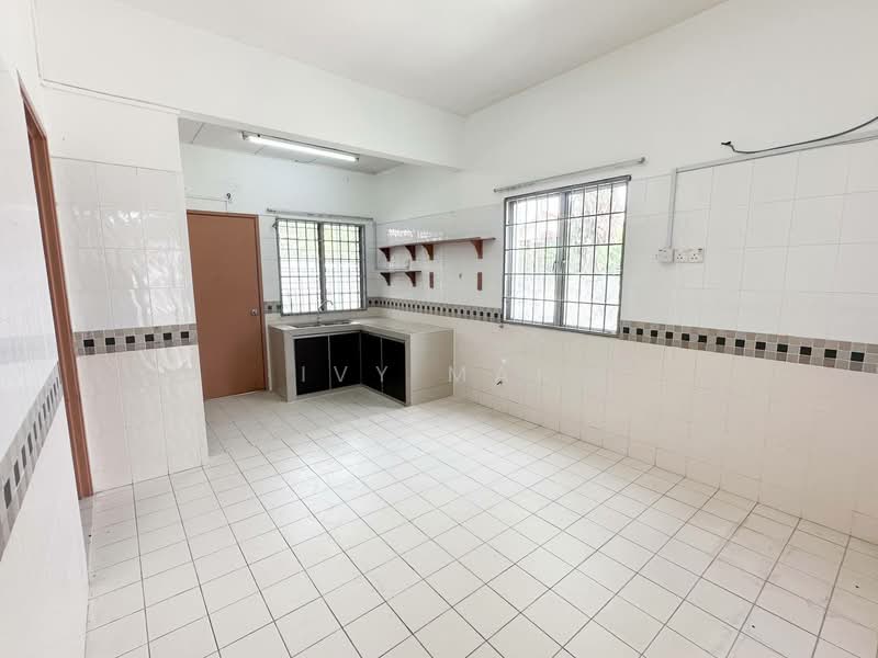 Rumah Teres 2-Tingkat untuk Disewa di Kota Kemuning (Shah Alam) - Ivy Mak - Kitchen - PropertyGuru.com.my