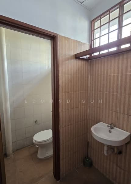 Kedai untuk Disewa di Desa Latania (Shah Alam) - Edmund Goh - Bathroom - PropertyGuru.com.my