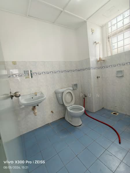 Pangsapuri untuk Disewa di Sri Bayu Apartments - Shally Pun - Bathroom - PropertyGuru.com.my