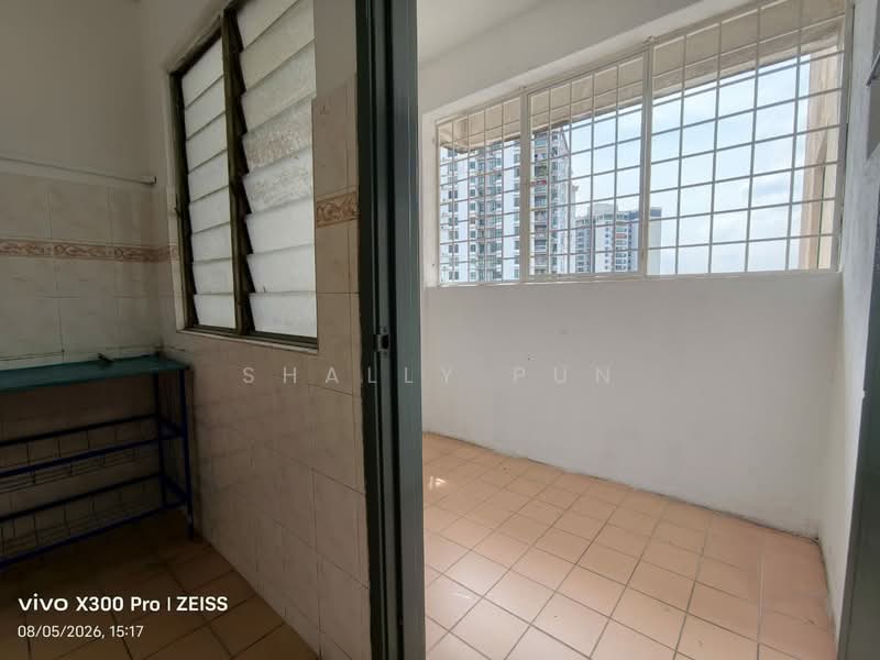 Pangsapuri untuk Disewa di Sri Bayu Apartments - Shally Pun - Balcony - PropertyGuru.com.my