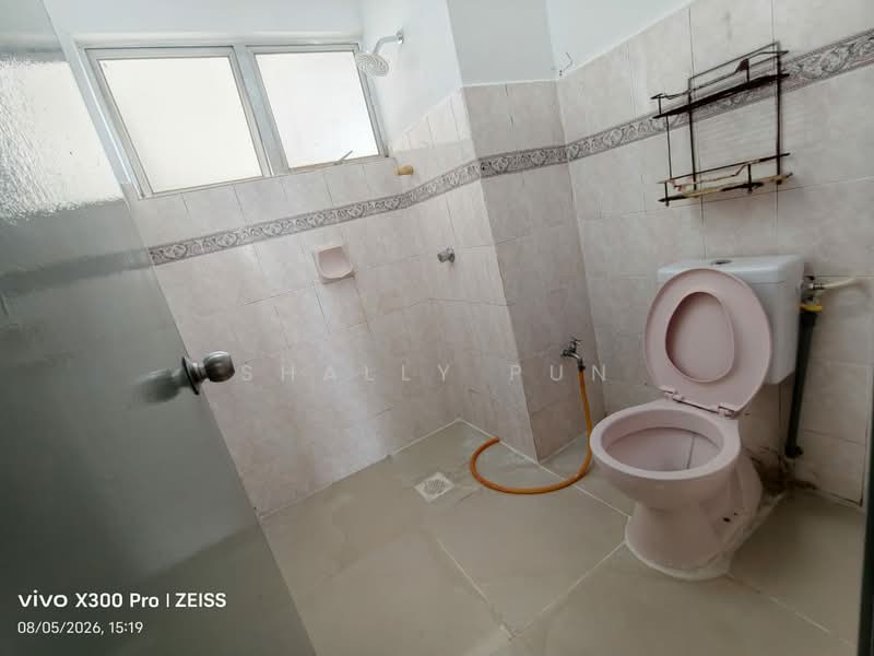 Pangsapuri untuk Disewa di Sri Bayu Apartments - Shally Pun - Bathroom - PropertyGuru.com.my