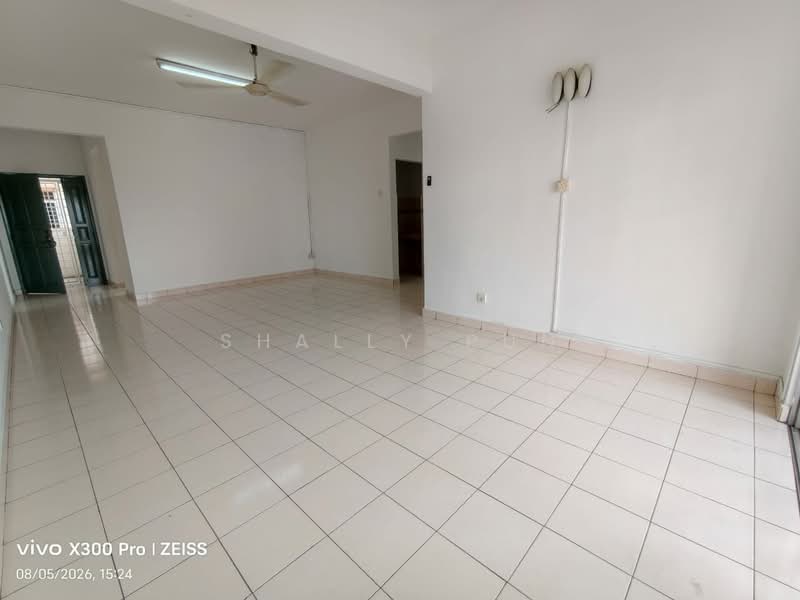 Pangsapuri untuk Disewa di Sri Bayu Apartments - Shally Pun - Living Room - PropertyGuru.com.my