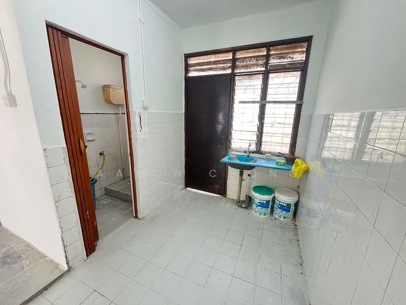 2-storey Terraced House for Rent in Taman Putra Perdana (Puchong) - Aaron Chong - Bathroom - PropertyGuru.com.my