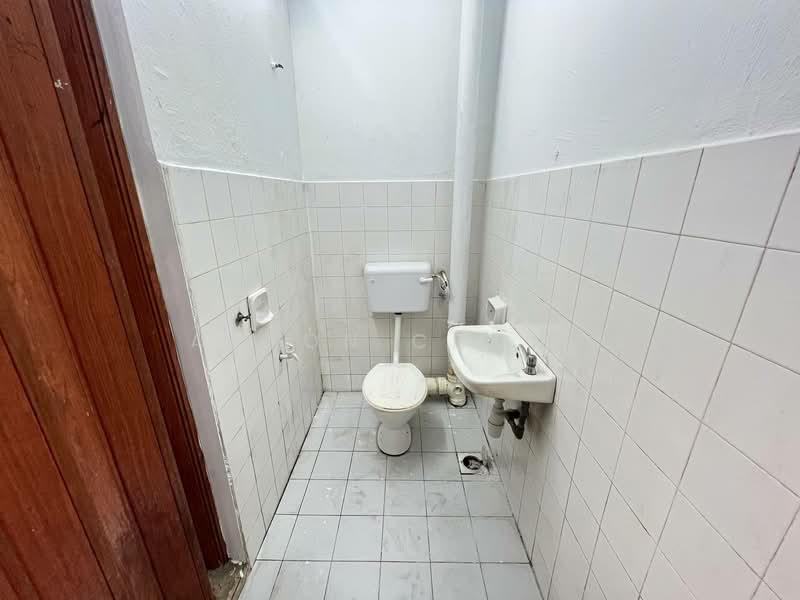 2-storey Terraced House for Rent in Taman Putra Perdana (Puchong) - Aaron Chong - Bathroom - PropertyGuru.com.my