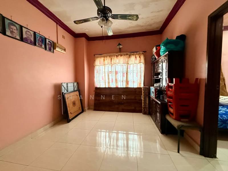 Rumah Teres 2 Tingkat untuk Dijual di Taman Mount Austin (Tebrau) - Shannen Lee - Living Room - PropertyGuru.com.my