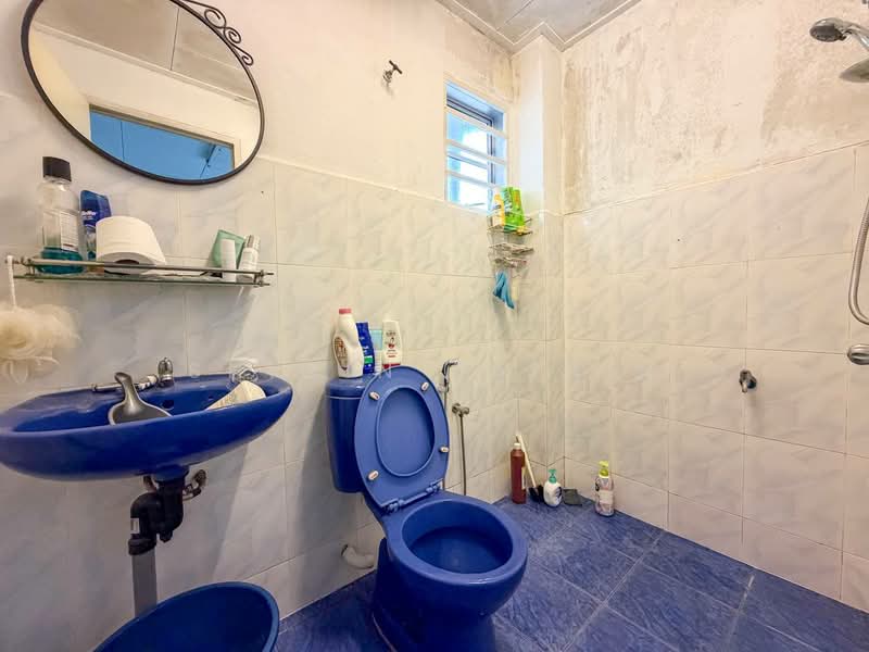 Rumah Teres 2 Tingkat untuk Dijual di Seksyen 19 (Shah Alam) - Shiqin Saidin - Bathroom - PropertyGuru.com.my