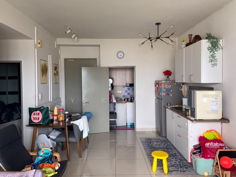 Servis Apartment untuk Disewa di LakePark Residence @ KL North - Yu Kelwis - Living Room - PropertyGuru.com.my