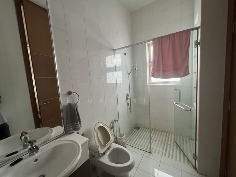 Bungalow for Sale in Bukit Gita Bayu (Seri Kembangan) - Esharani . - Bathroom - PropertyGuru.com.my