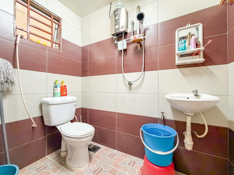 2-storey Terraced House for Sale in Taman Damai Utama (Bandar Kinrara) - Shiqin Saidin - Bathroom - PropertyGuru.com.my